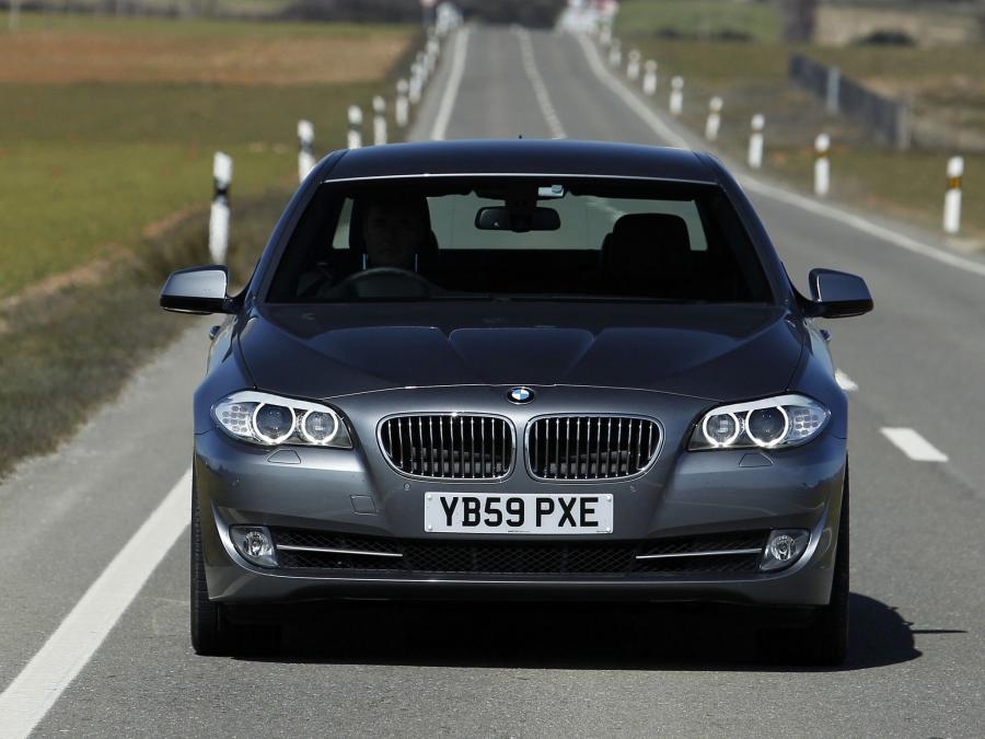  BMW 535i Sedan 2010 года  (UK) (фото 8 из 16)